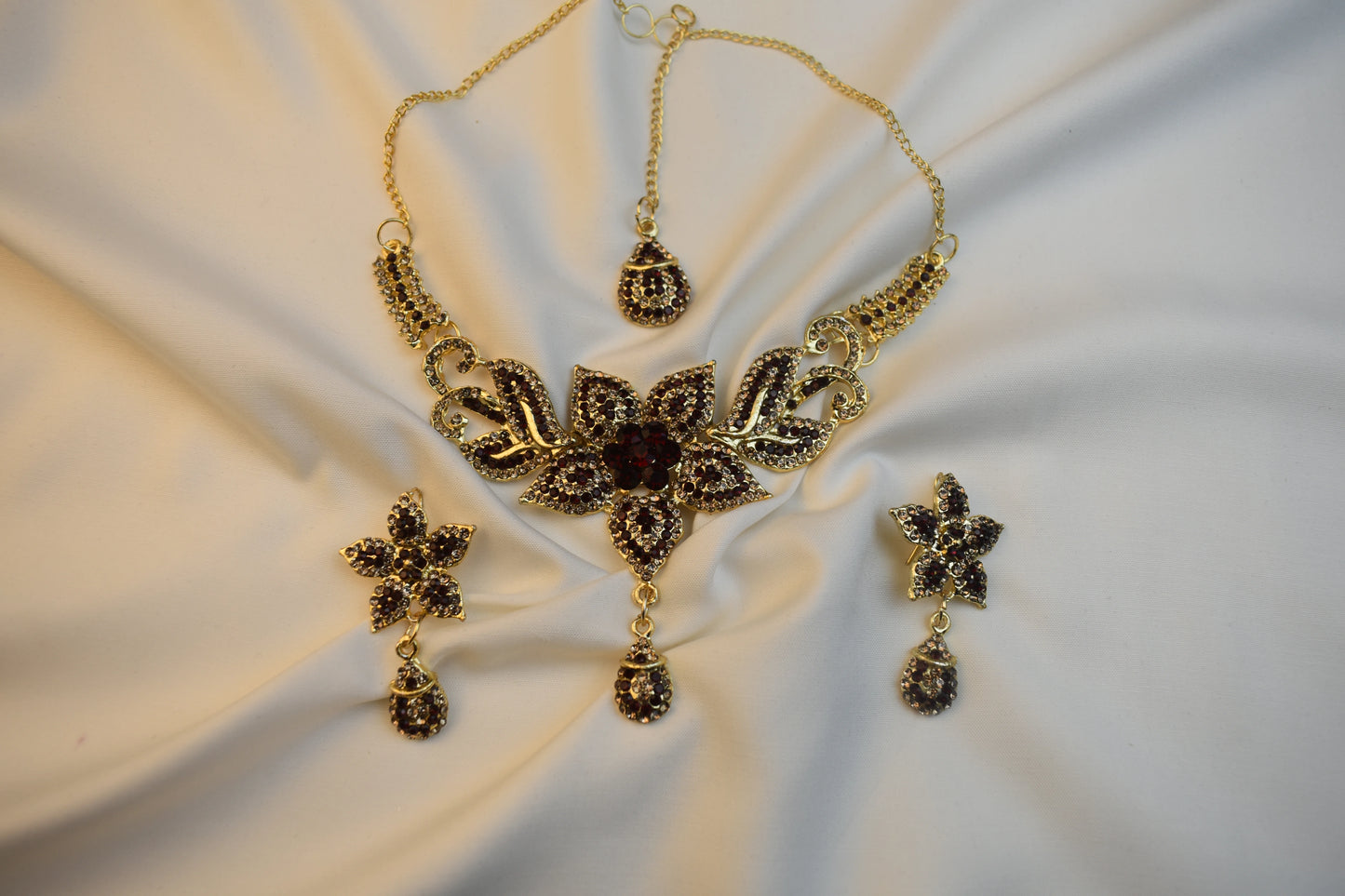 Granat Brosche Necklace and Earring Set