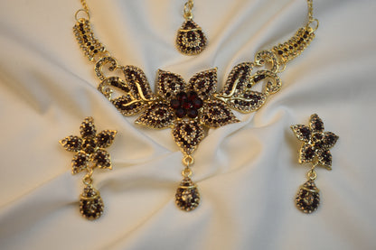 Granat Brosche Necklace and Earring Set