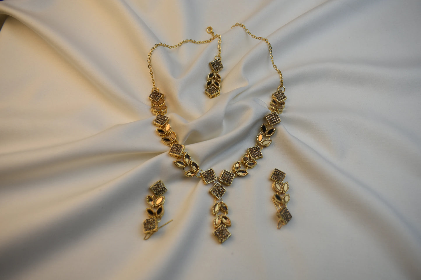 Marquise Leaf Necklace Set