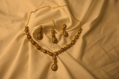 Opulent Necklace and Earring Set with Cascading Teardrops