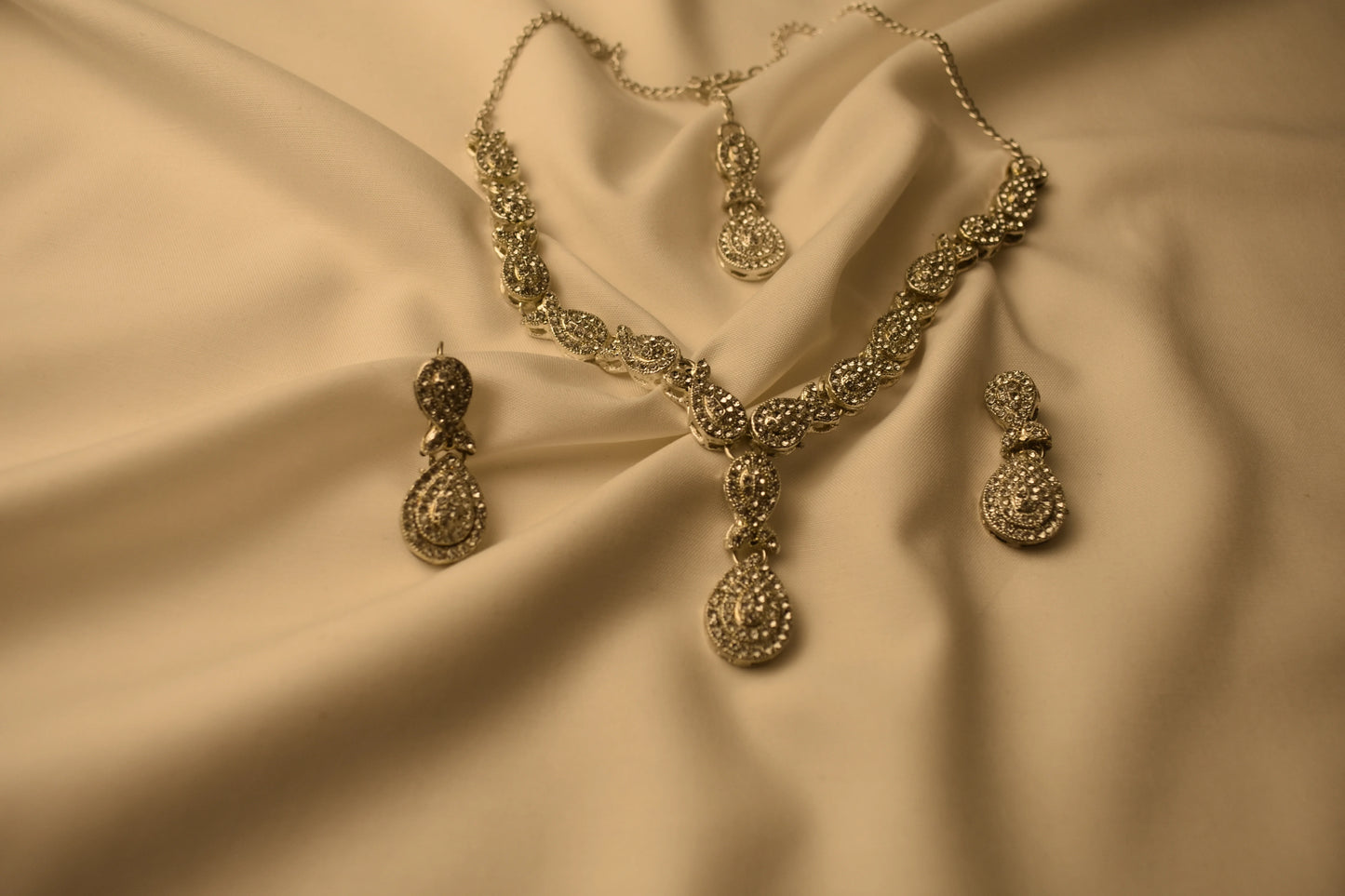 Simply Pearlio Necklace set