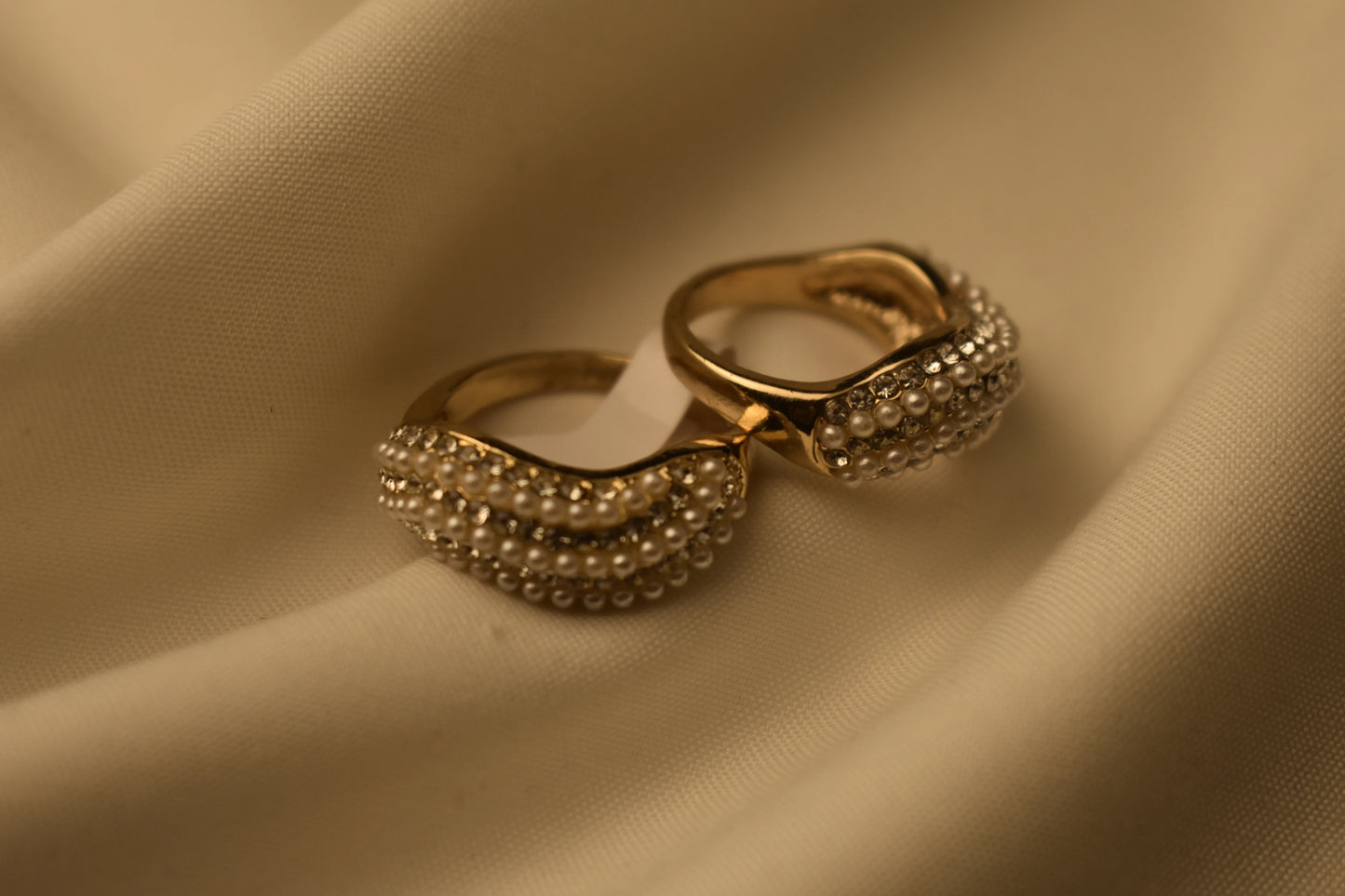 Pair of Tiny Pearls Coctail Rings